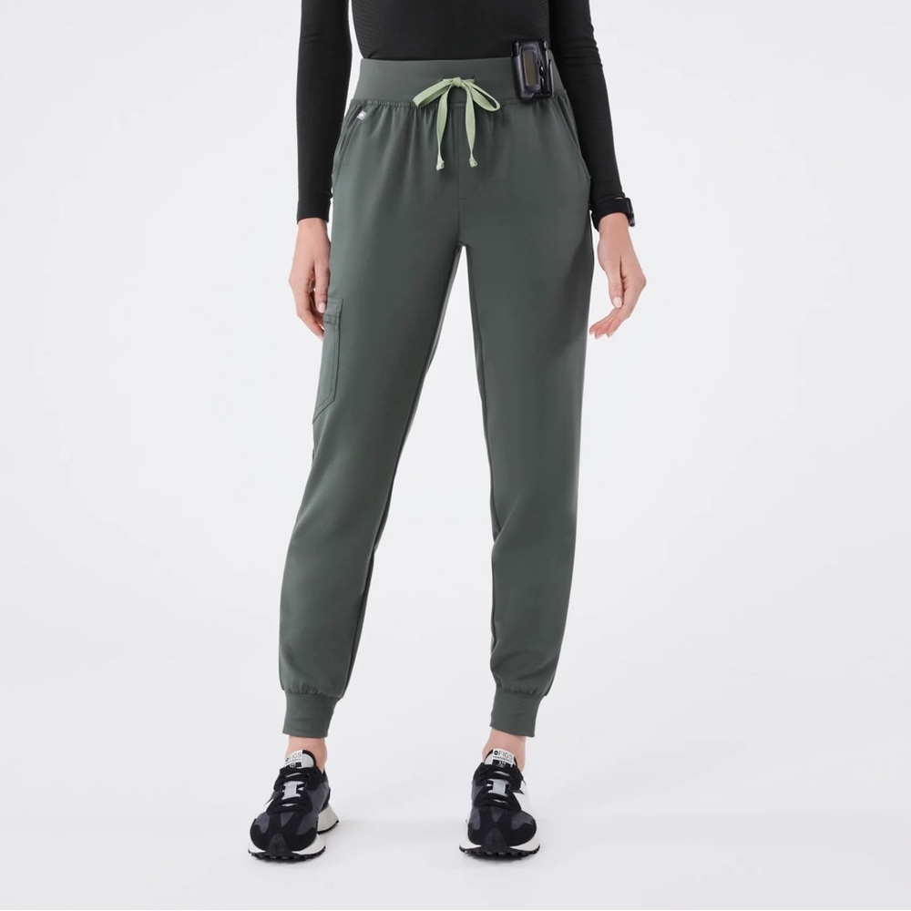 Figs Women’s High Wasted Zamora Jogger Scrub Pants in Bonsai